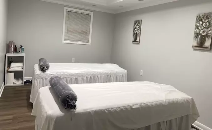 Enjoy Body and Foot Combo Massages for 1 or 2 withOptional Hot Stones 