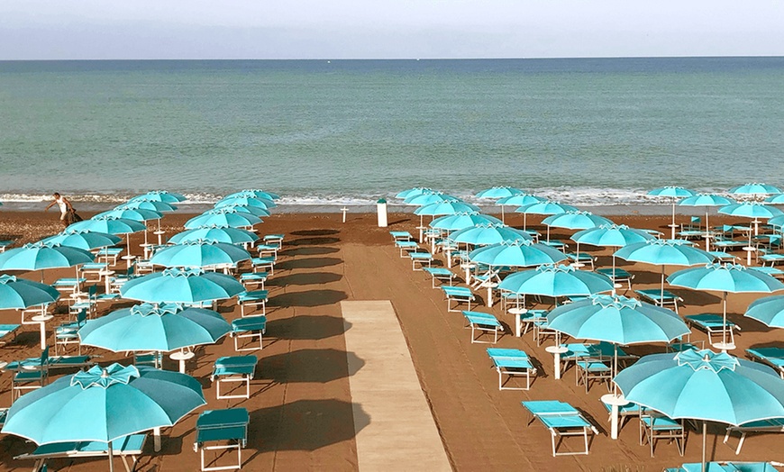 Image 3: Marina di Cecina: soggiorno per 2 o 4 persone in mezza pensione