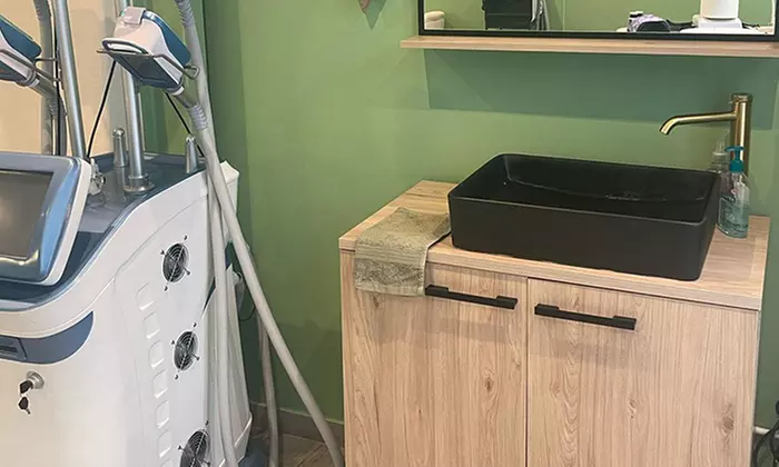 Rehaussement de cils avec teinture ou extension de cils