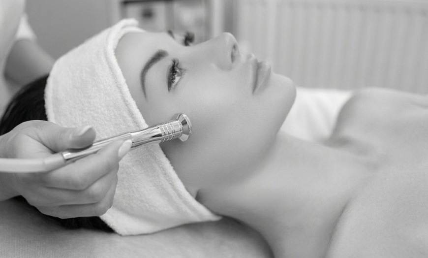 Image 5: Premium Facial Treatments and Advanced Chemical Peel Packages