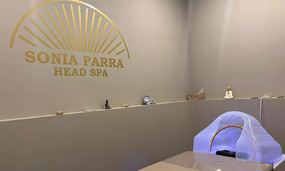 Ritual head spa japonés con dulces y té