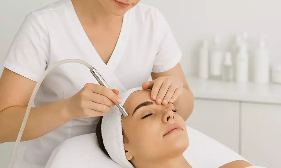 Diamond Microdermabrasion with LED Light Therapy / Vit C Organic Mask