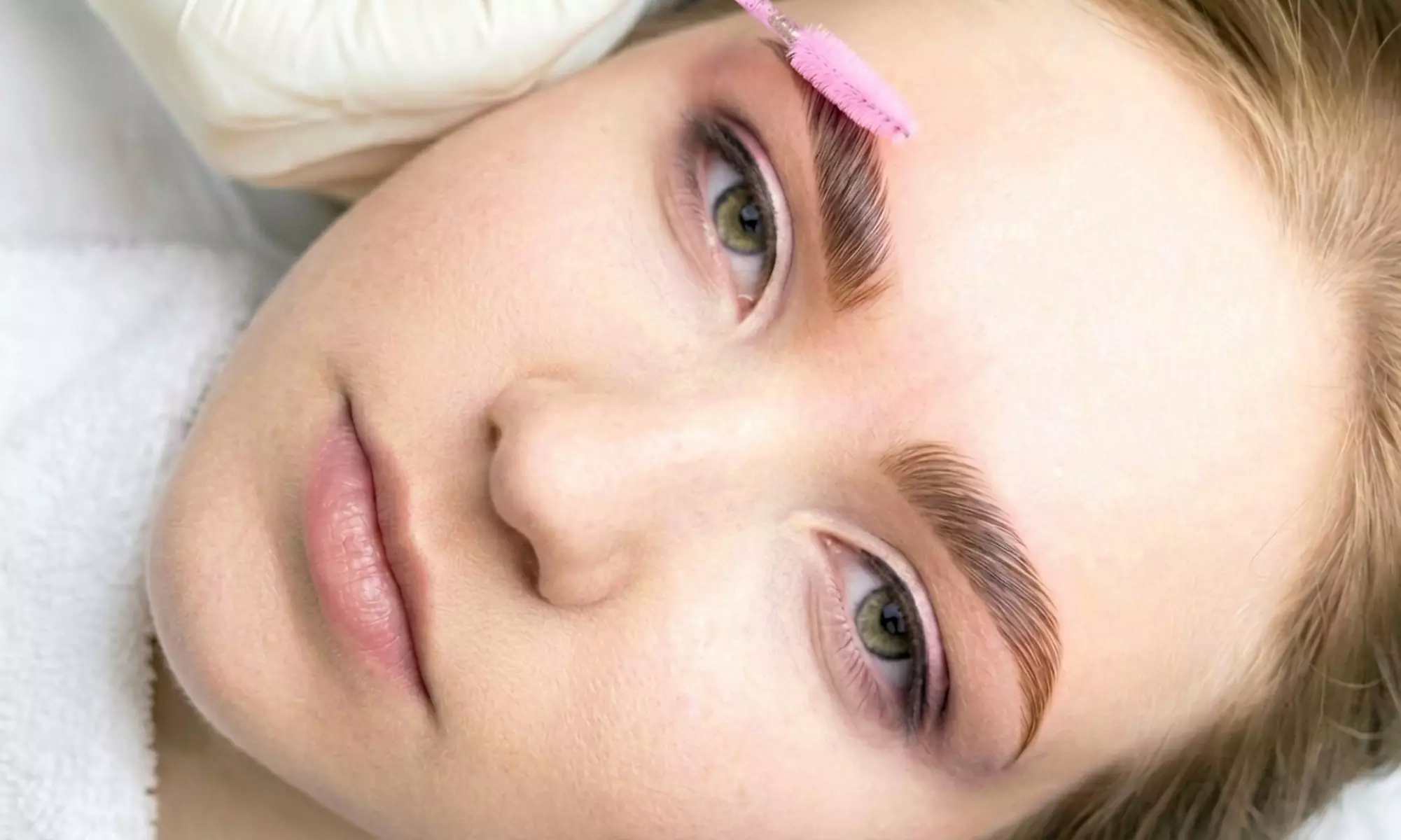 Cejas definidas: microblading pelo a pelo y/o laminado con diseño