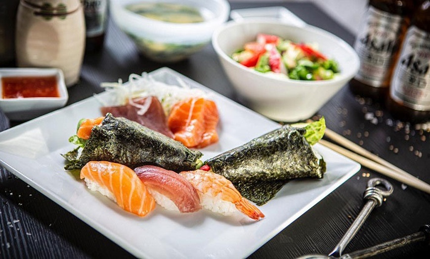 Image 7: Menú japonés para 2 o 4 personas con opciones clásicas o gourmet