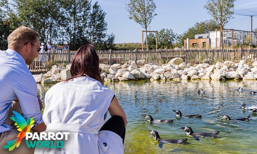 Image 3: Entrée au parc animalier Parrot World