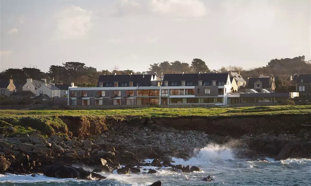 Finistère en 4* : chambre double avec balcon vue jardin, option pdj