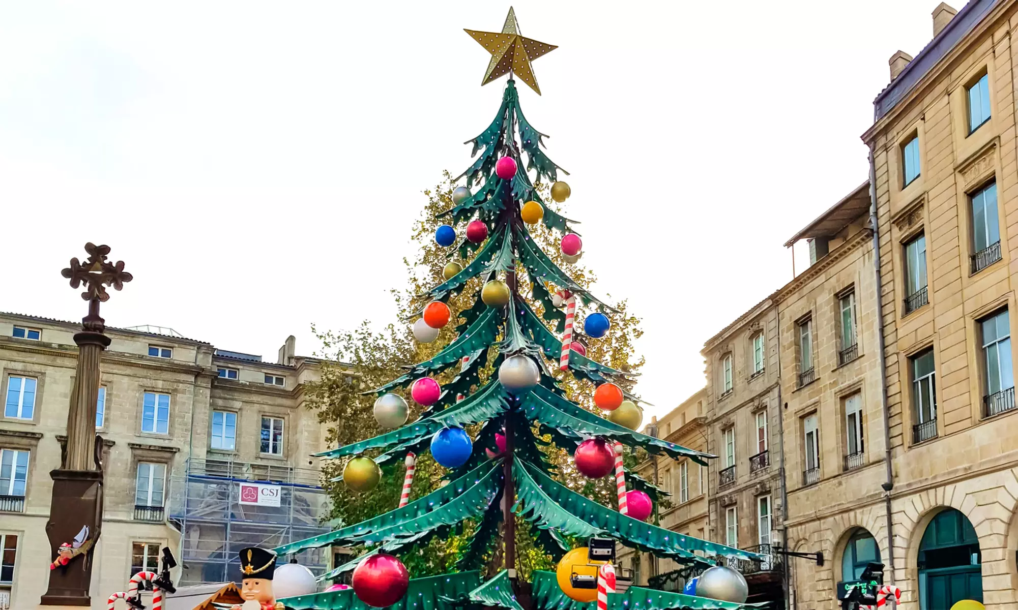 ¡Siente la Navidad desde dentro! 1 entrada para la atracción del Árbol mágico para 2 personas en Zaragoza al 50% - Primary Image
