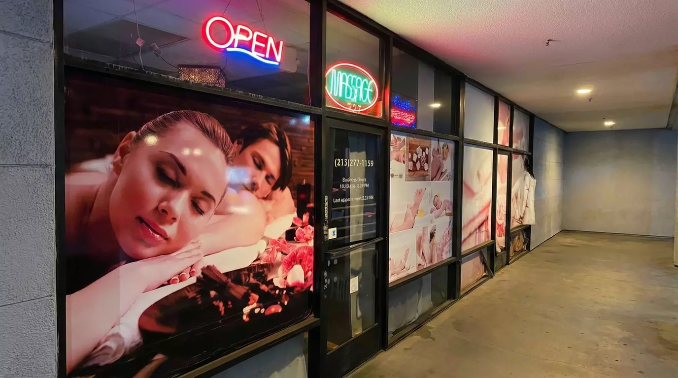 Relax with 60-Min Couples Swedish Massage with Hot Stones/Aromatherapy