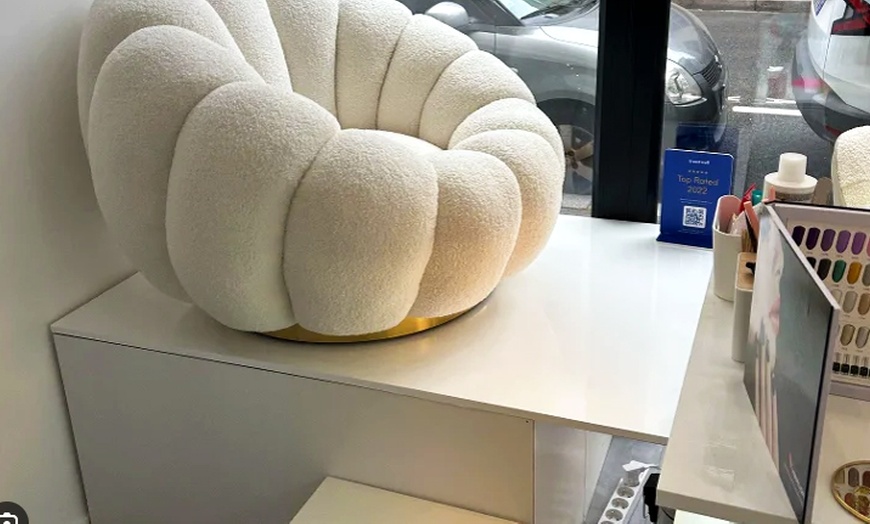 Image 3: Vernis semi-permanent avec gainage mains ou beauté des pieds