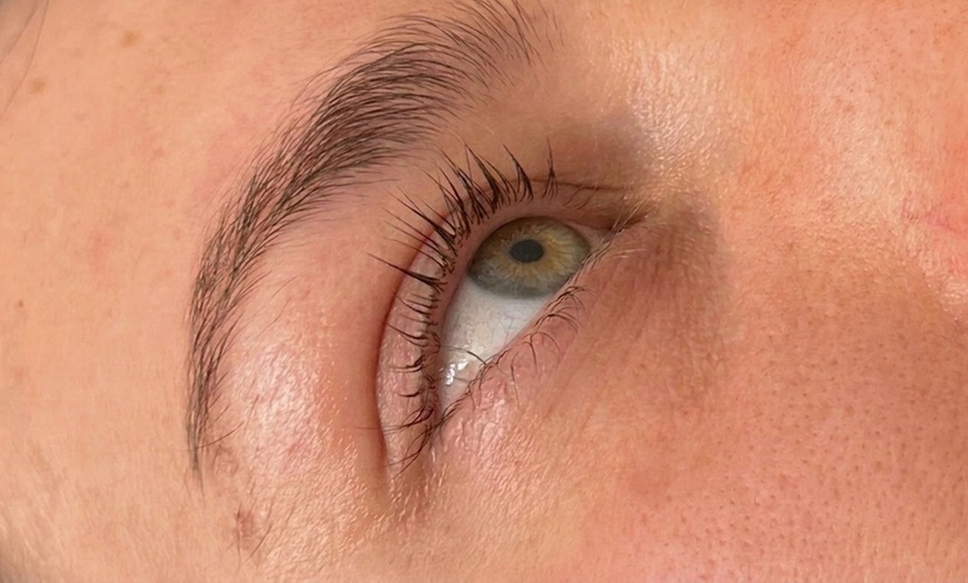 Image 5: Lash Lift & Tint for Defined, Voluminous Lashes