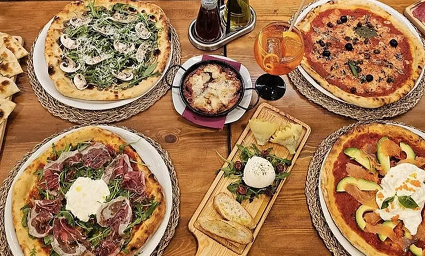 Image 1: Menú italiano para 2 o 4 con bebida y más de 15 principales a elegir