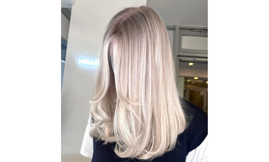 Image 2: Damen-Haarschnitt, optional mit Ansatzfarbe und Glossing