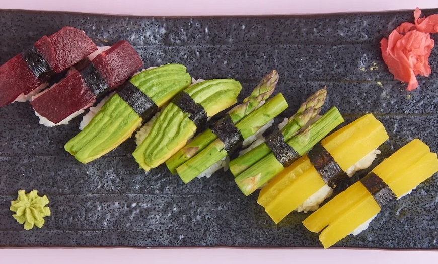 Image 3: Sushi-Platte für 2 oder 4 Personen - Exklusive Sushi-Auswahl