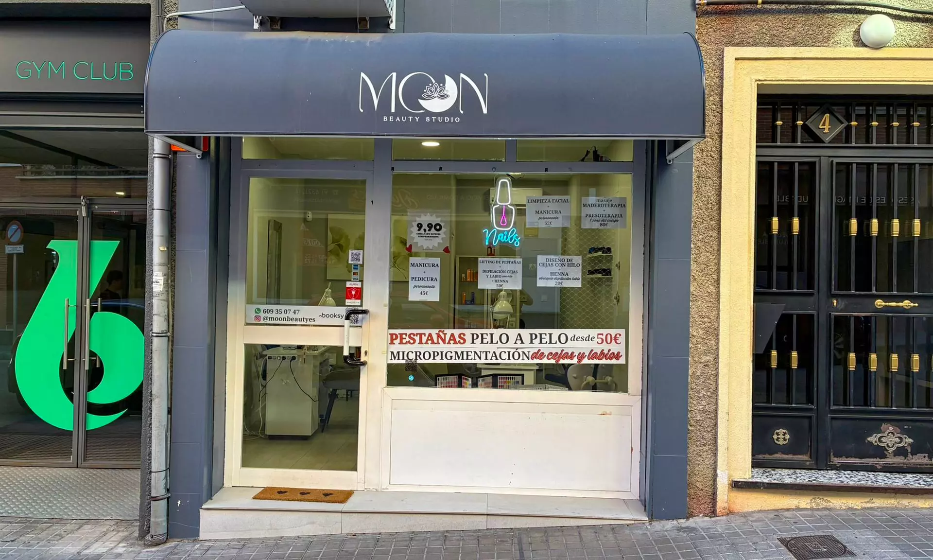 Extensiones de pestañas clásicas o efecto rímel con estudio personalizado para 1 persona, ahorra hasta un 40% - Second Medium