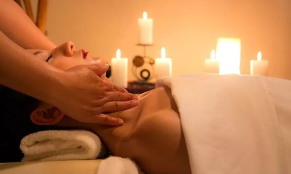 Massage californien enveloppant ou rituel aux pierres fines