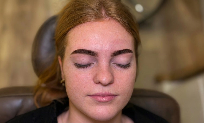 Image 4: Prachtige wenkbrauwen en krullende wimpers voor een open blik elke dag