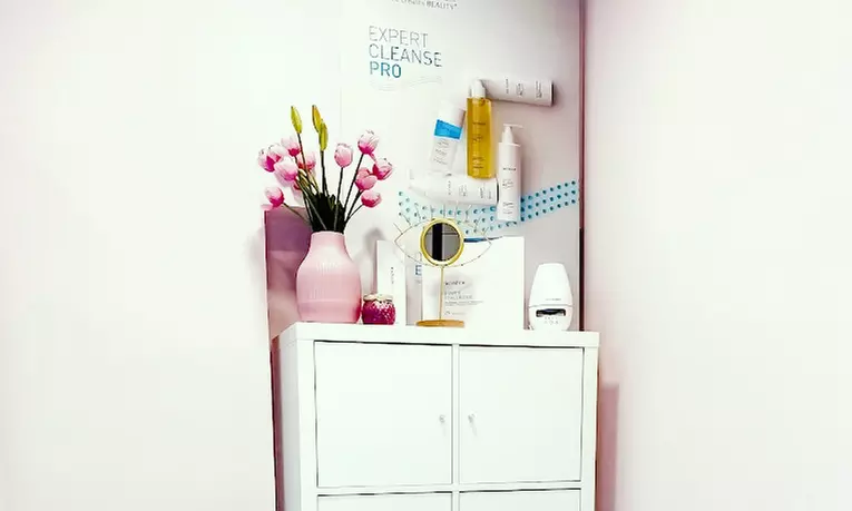 Higiene facial con opción a LED, radiofrecuencia y más