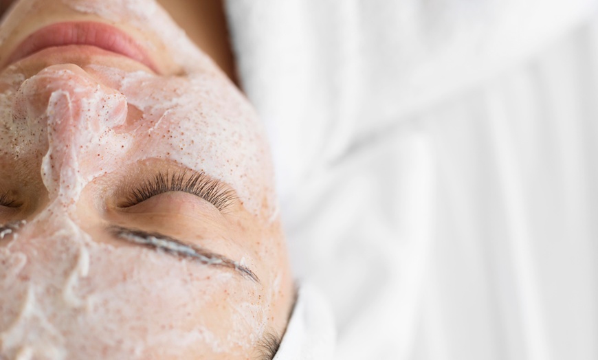 Image 2: Limpieza facial completa con opción a tratamientos extra para 1 