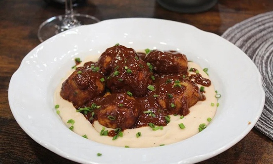 Image 10: Menú Numa con entrantes, principales, postres y bebidas incluidos 