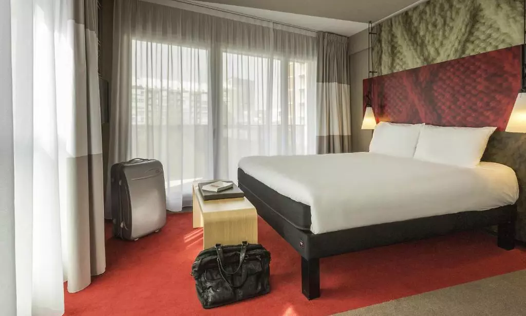 Lille : chambre double standard avec petit-déjeuner et vin/bière