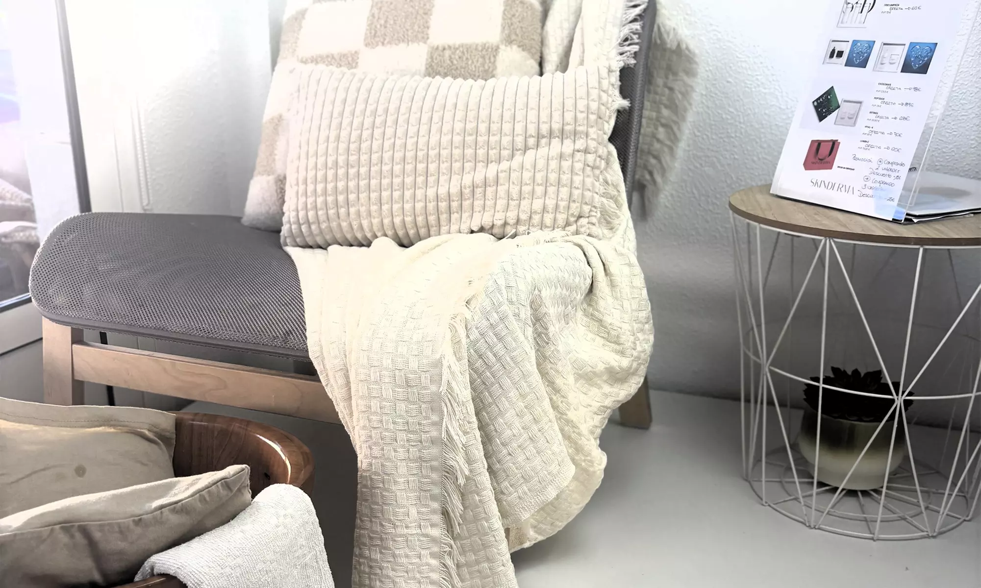 Manicura, pedicura o manipedicura semipermanente con diseño en 1 uña