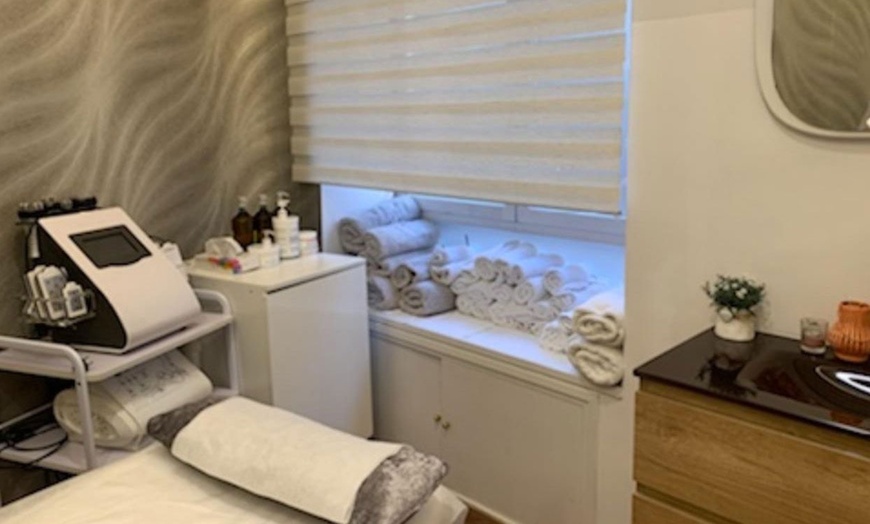 Image 3: Hidratación profunda, limpieza facial completa y máscara LED