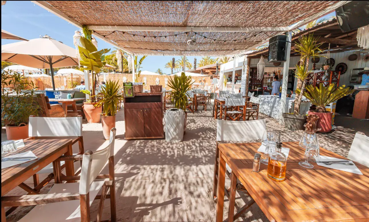 Journée plage privée à deux : détente privilégiée à Golfe-Juan