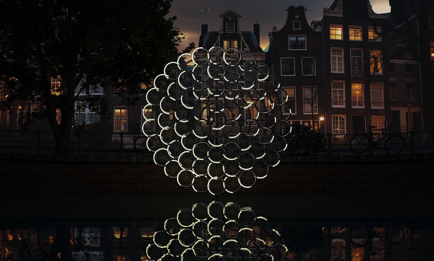 Image 10: Verken de verlichte grachten: rondvaart Amsterdam Light Festival