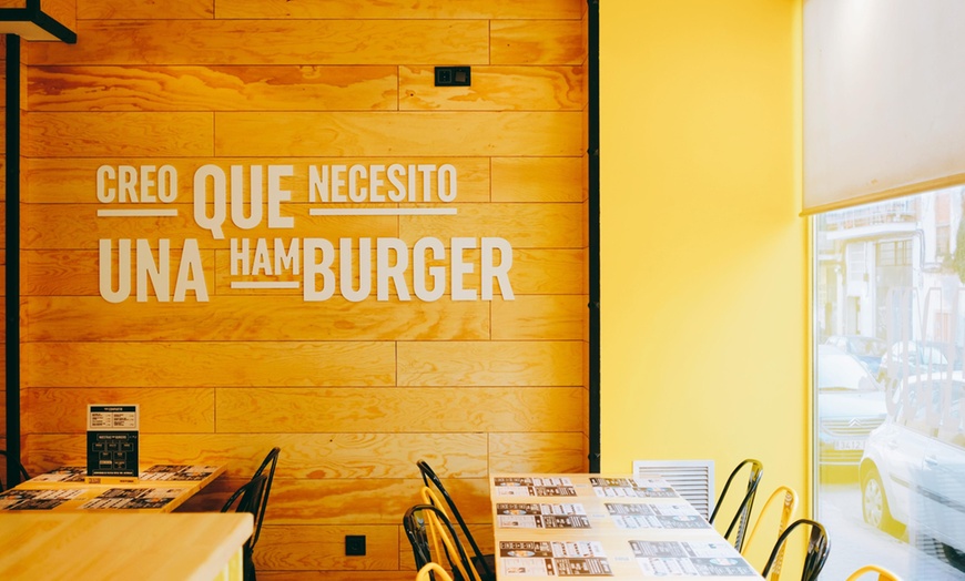 Image 2: Hamburguesas y entrantes para 2 o 4 personas 