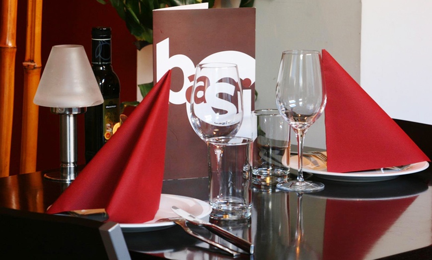 Image 6: Menú degustación de tapas o prémium con botella de vino para 2 o 4 