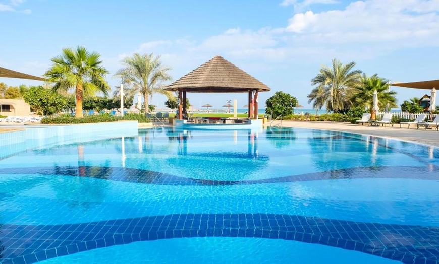 Image 12: Abu Dhabi: One Night Stay with Breakfast and Dinner