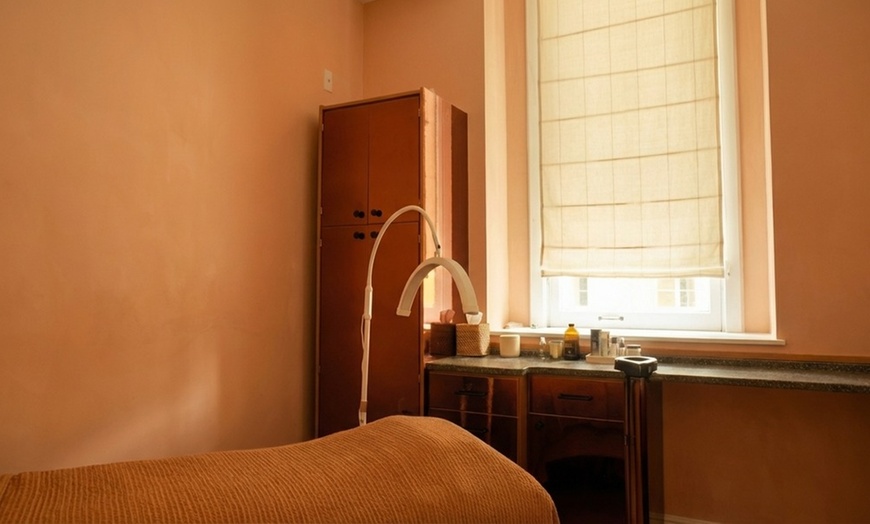 Image 2: One, Two, or Three 60-Minute Signature Cloud Facials