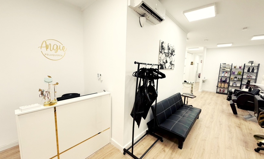 Image 6: Sesión de peluquería con tratamiento capilar con principios activos