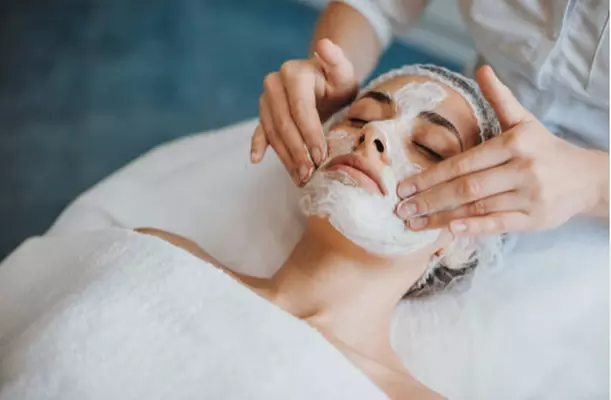 60-Min Glow Intro Facial Sessions with Customized Mask & LED Light Therapy @ Forever Glow Skincare (Get 61% Off)