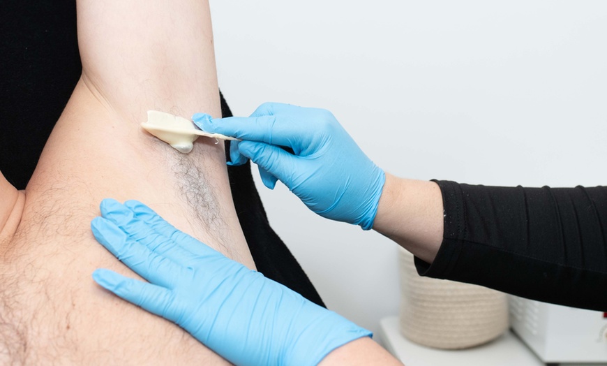 Image 9: Brazilian Wax met huidanalyse en nazorg voor een zijdezachte huid