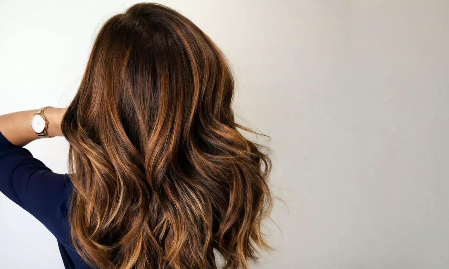Waschen, Schneiden, Föhnen, opt. Ansatzfarbe, Strähnen oder Balayage