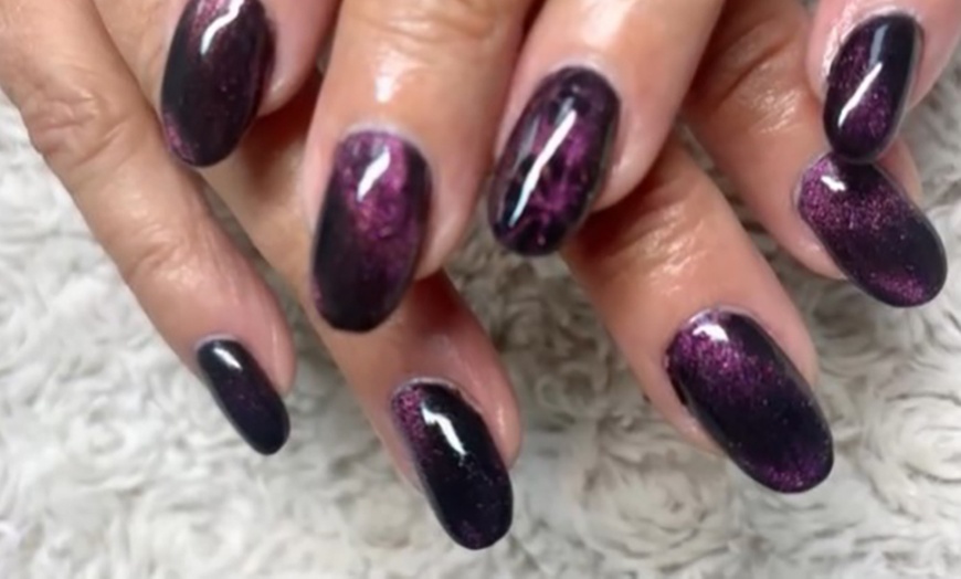 Image 4: 2 sesiones de manicura y/o pedicura con esmaltado semipermanente