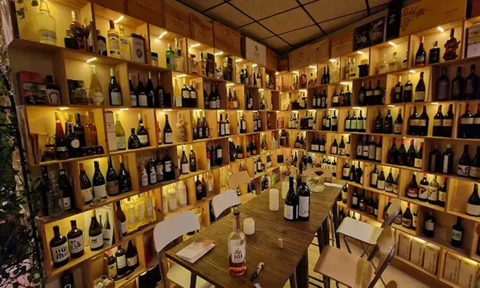 Cata de vinos para 2 o 4 personas con tablas de queso, jamón y hummus