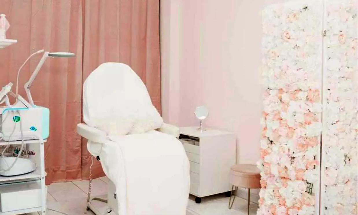 Wimpern- und/oder Augenbrauen-Lifting inkl. Färben für 1 Person