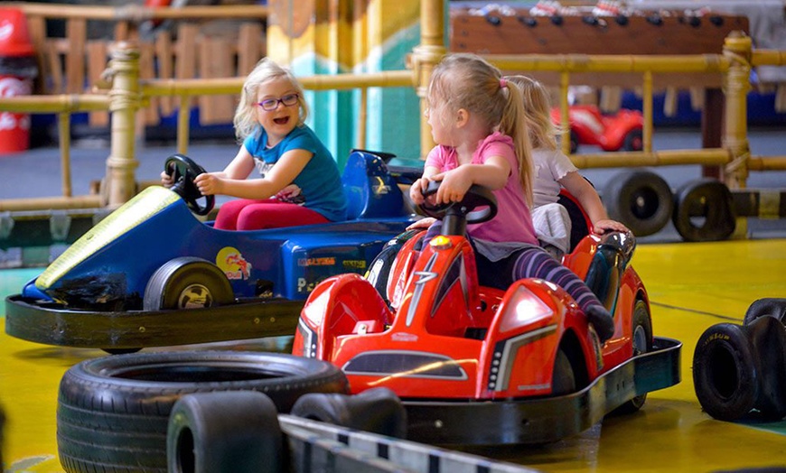 Image 2: Spiel und Spaß im Tiki Kinderland: Tageskarte für 2 oder 4 Personen