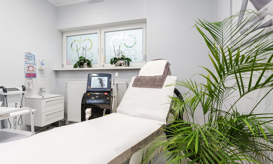 Image 2: Zyskaj promienną cerę z laserowym peelingiem węglowym twarzy