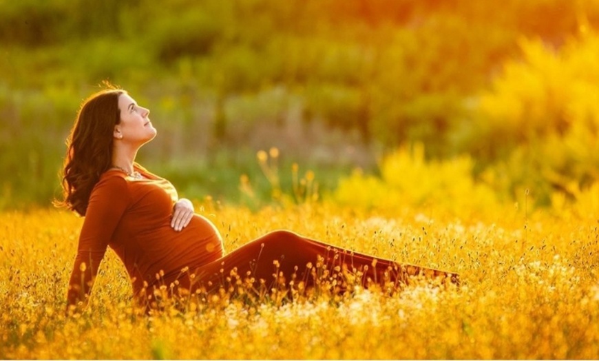 Image 1: 60, 90, or 120-Min Outdoor Photo Sessions to Capture Your Best Moments