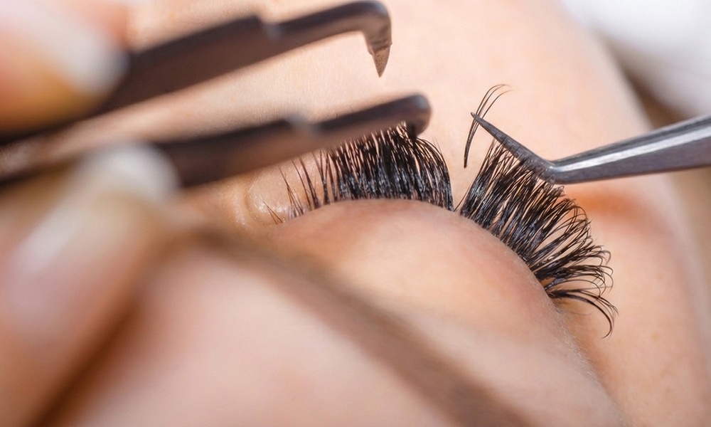 Custom Eyelash Extensions: Natural Classic, Glossy Y & Hybrid Styles