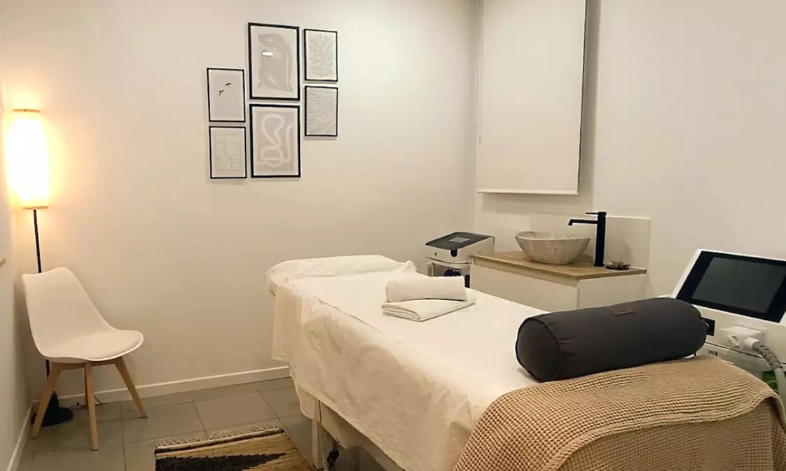 Tratamiento reductor con Lipolaser con opción a masaje drenante en En cuerpo y Alma Bienestar y estética Integral