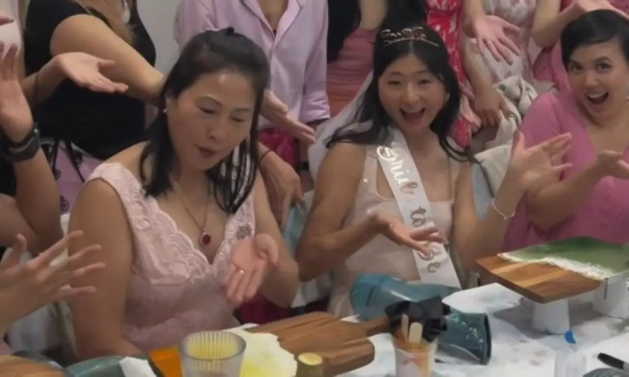 1.5 Hours of Resin Cheese board Workshop for Up to 14 People