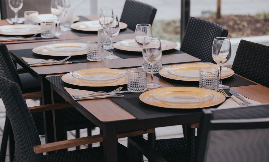 Image 4: Menú para 2 clásico o prémium: entrantes, principal, postre y vino