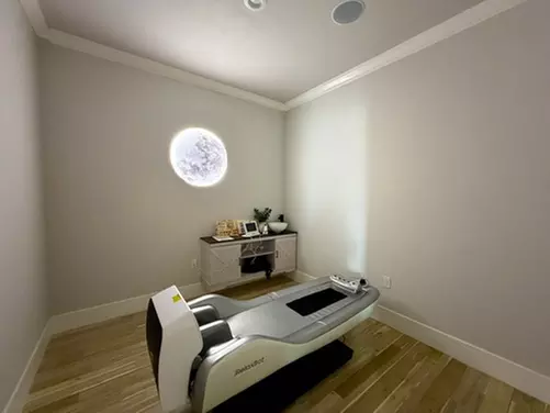 Luxury Pampering: Swedish Massage, Glow Facial & Head Therapy