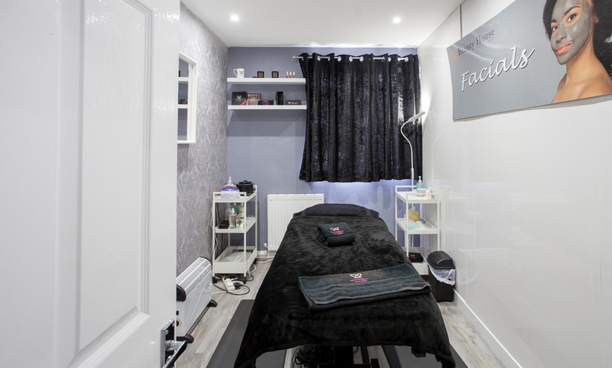 Image 5: Choice of 30 or 60-Minute Pamper Package