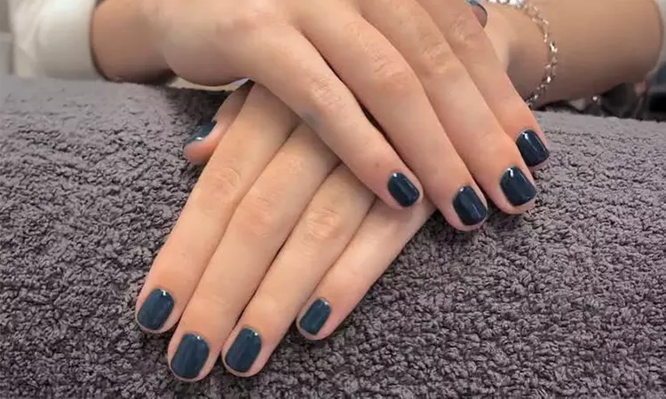 Sesión de manicura y/o pedicura con esmaltado normal o semipermanente