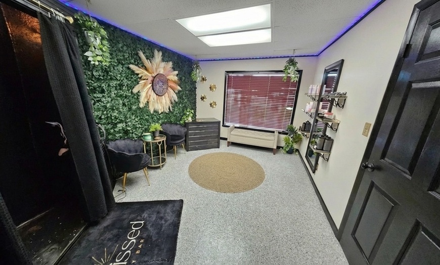 Image 3: Custom Spray Tan for Face & Body: Natural Sun-Kissed Glow
